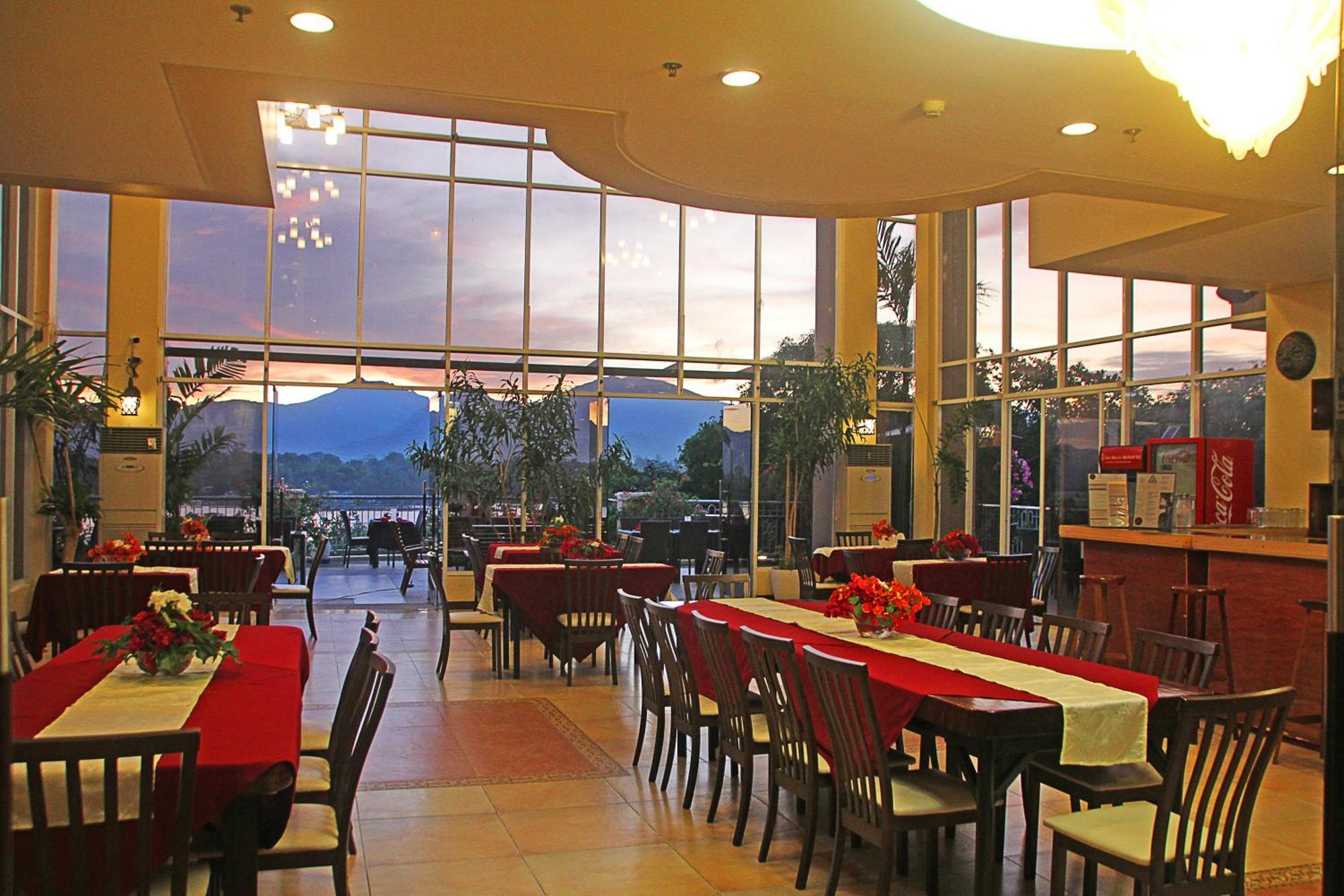 Hotel Palacio Puerto Princesa Bagian luar foto