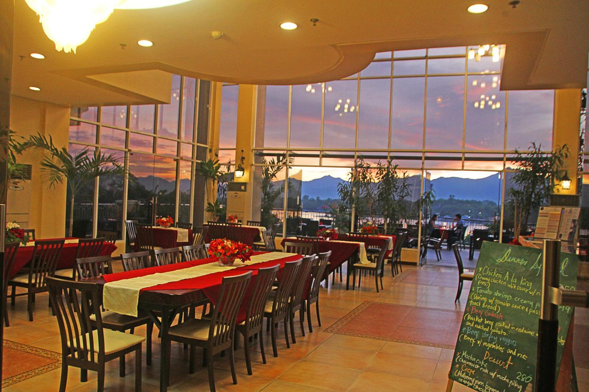 Hotel Palacio Puerto Princesa Bagian luar foto