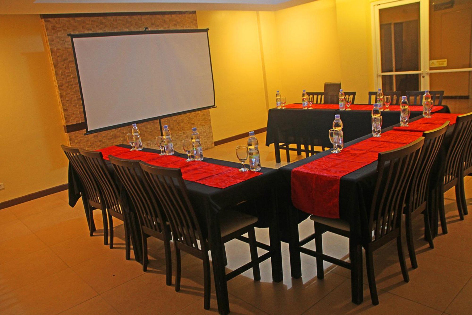 Hotel Palacio Puerto Princesa Bagian luar foto